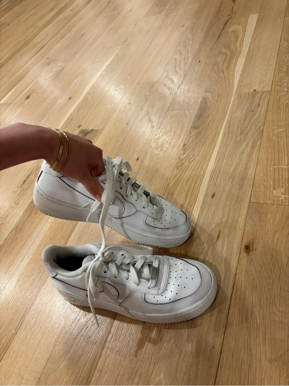 White Nike Airforce One Sneakers - Classic Style